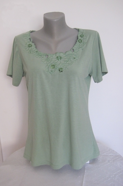 Нова блузка в зелен цвят avliga_MANEKEN_0081.jpg Big