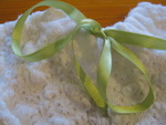 Снежнобяла жилетка за пролетта с шапчица в комплект. IMG_26021.jpg