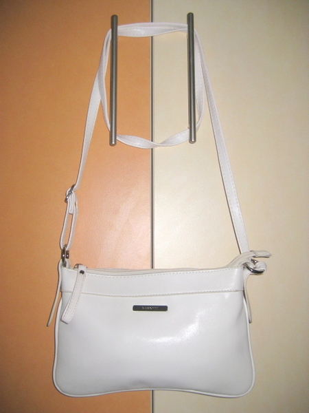 продавам бяла кожена чанта с регулираща дръжка mariela_teofanova_IMG_6541.jpg Big