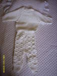 Ръчно плетен бял костюм на пъпчици,много сладко стои на бебоците,нов е неносен-7.00лв stoki_011.jpg