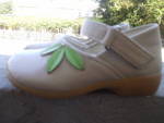 Обувчици в кремаво и зелени листенца P1021709.JPG