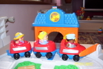 Fisher Price - влак с гара и релси ssvb_100_7503.jpg