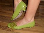 Зелени обувки с цвете S6300305.JPG